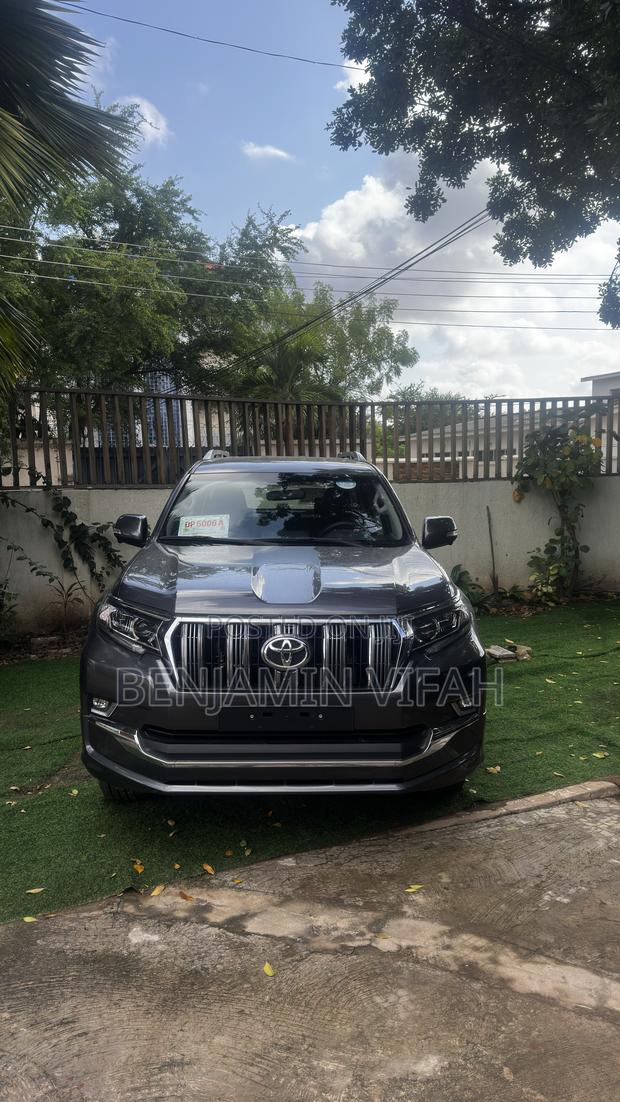 Toyota Land Cruiser Prado 2022 Gray
