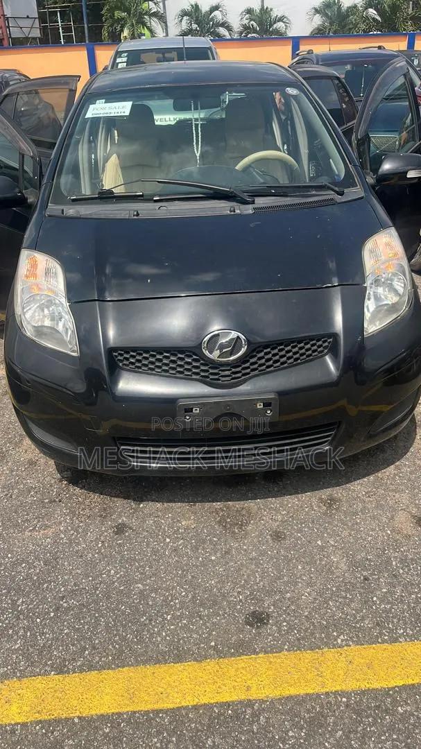 Toyota Vitz 2010 Black