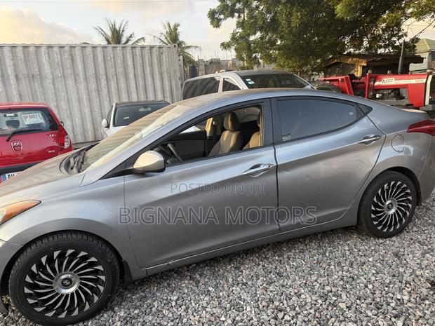 Hyundai Elantra GLS Sedan FWD (1.8L 4cyl 6A) 2013 Gray