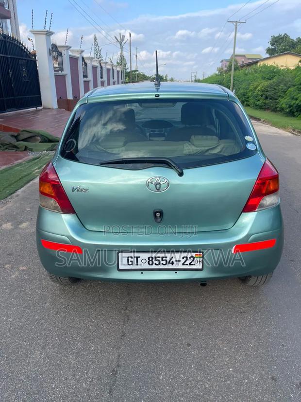 Toyota Vitz 2010 Green