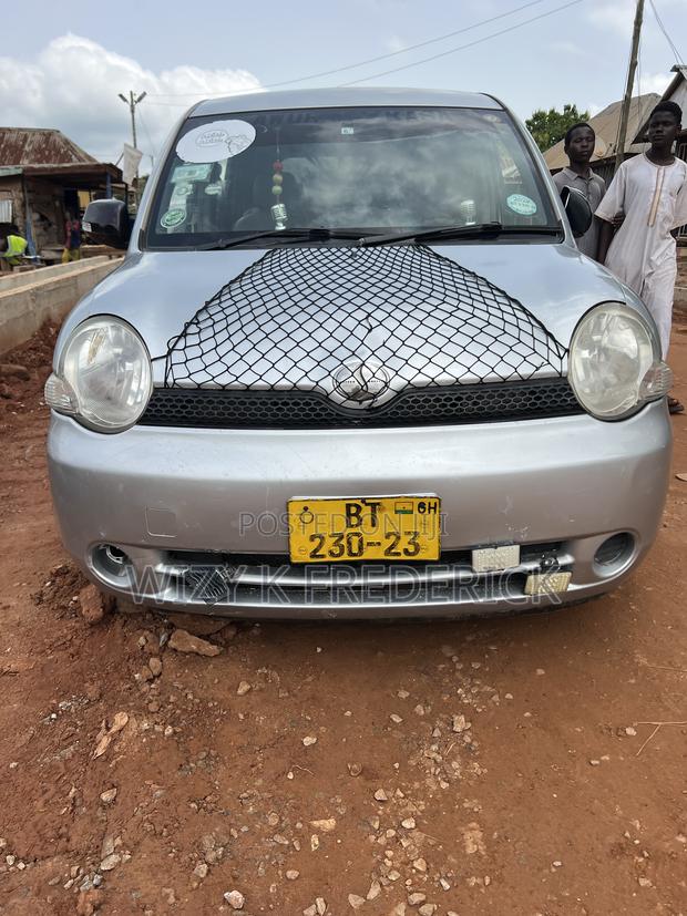 Toyota Sienta 1.5 FWD 2012 Silver