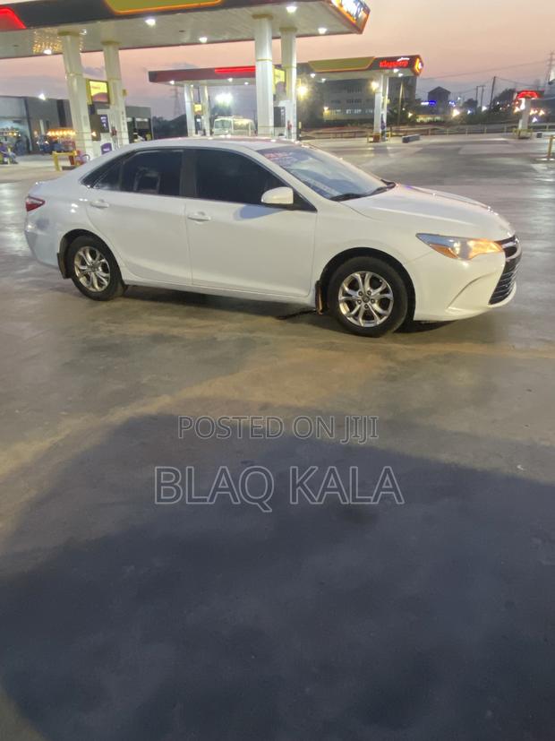 Toyota Camry LE 4dr Sedan (2.5L 4cyl 6A) 2016 White