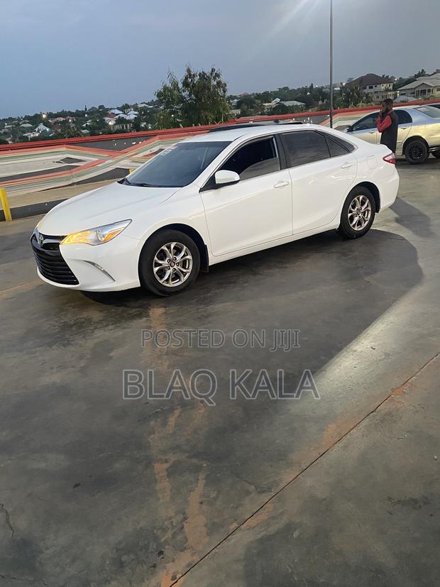 Toyota Camry LE 4dr Sedan (2.5L 4cyl 6A) 2016 White