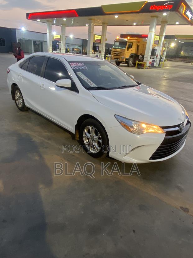 Toyota Camry LE 4dr Sedan (2.5L 4cyl 6A) 2016 White