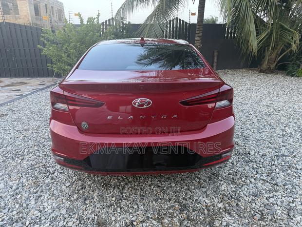 Hyundai Elantra SEL 2020 Red