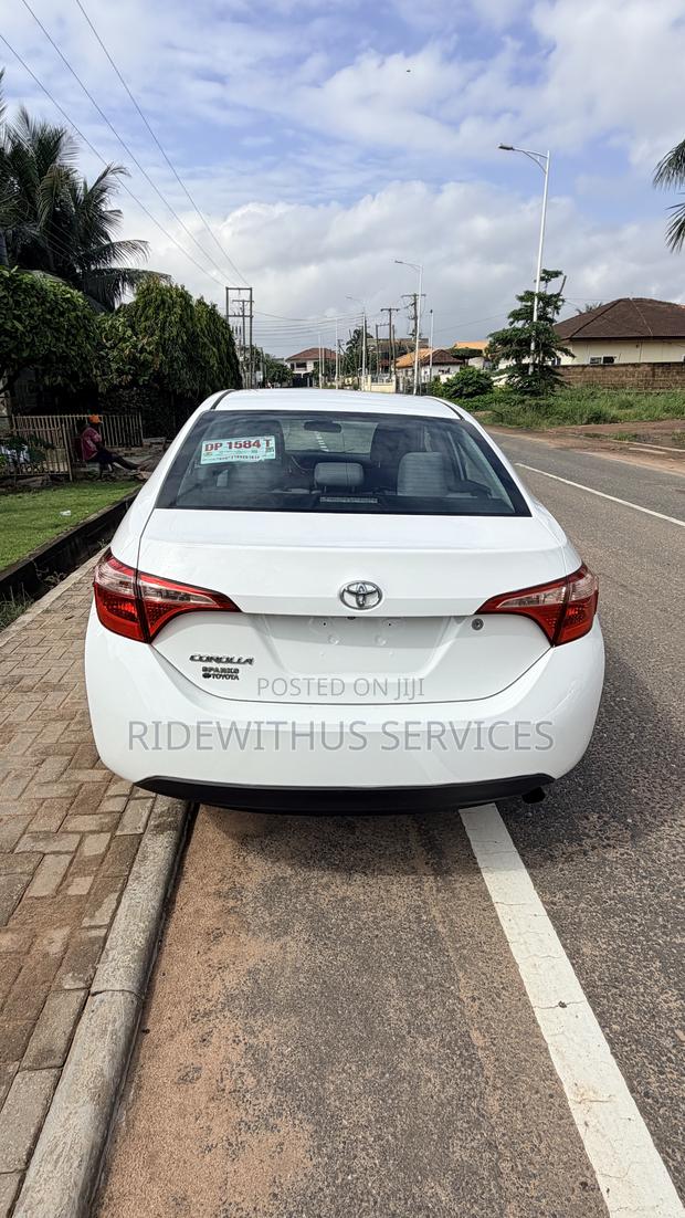 Toyota Corolla L (1.8L 4cyl 2A) 2018 White