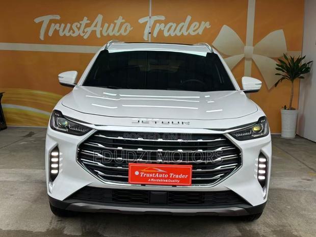 Jetour X70 Plus 1.5 7-Seater FWD 2021 White