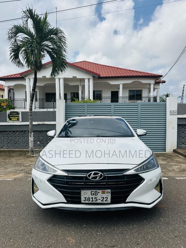 Hyundai Elantra Limited 2019 White