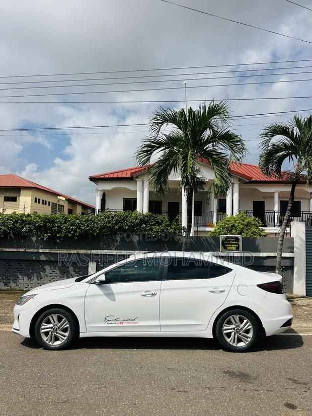 Hyundai Elantra Limited 2019 White