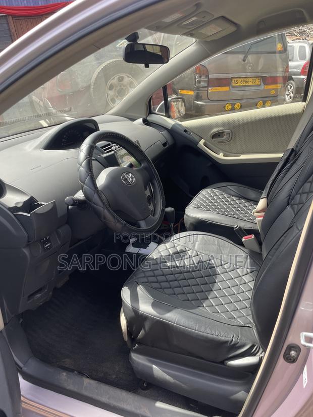 Toyota Vitz 2010 Silver