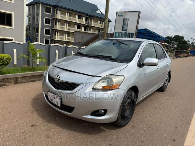 Toyota Yaris 2010 Silver