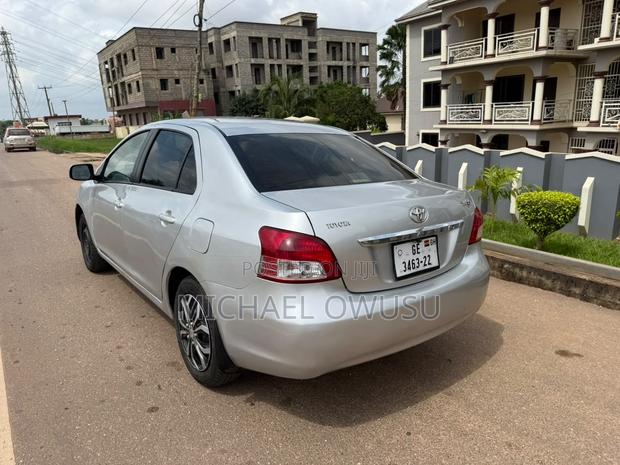 Toyota Yaris 2010 Silver