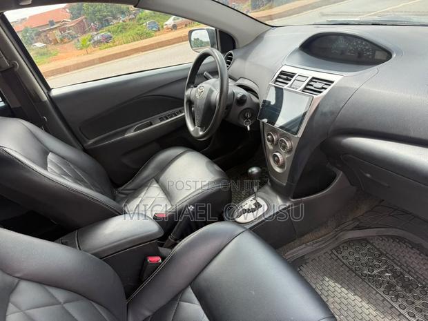 Toyota Yaris 2010 Silver