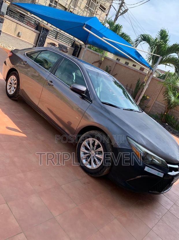 Toyota Camry LE 4dr Sedan (2.5L 4cyl 6A) 2015 Gray