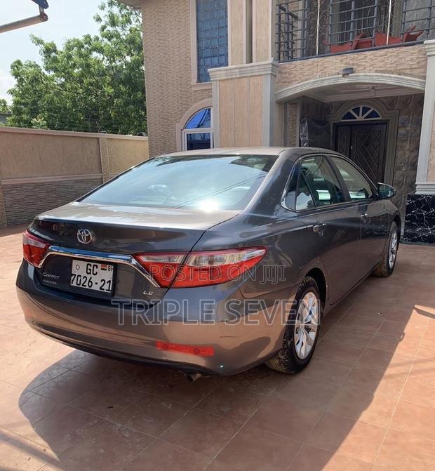 Toyota Camry LE 4dr Sedan (2.5L 4cyl 6A) 2015 Gray