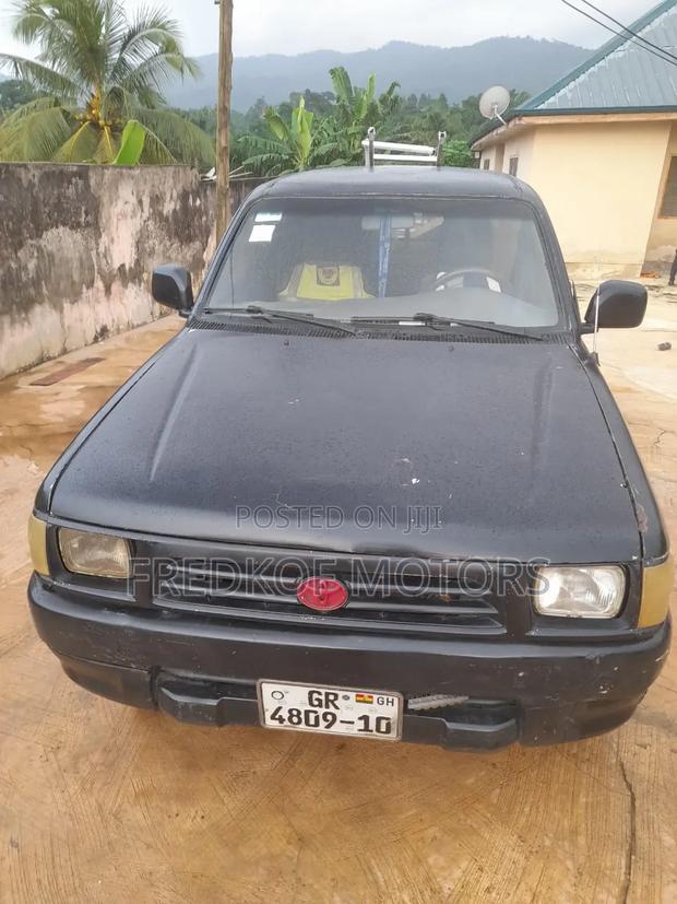 Toyota Hilux 1999 Black