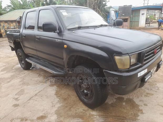 Toyota Hilux 1999 Black