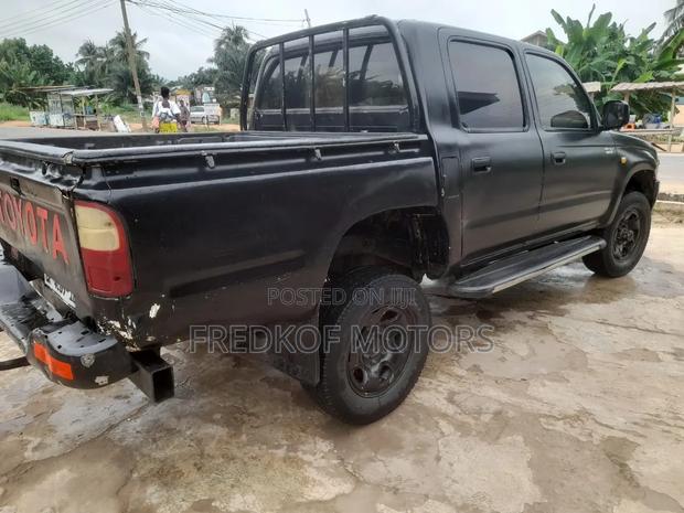 Toyota Hilux 1999 Black