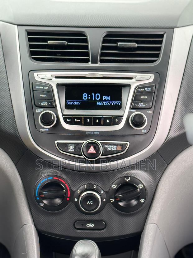 Hyundai Accent SE Hatchback 2017 Red