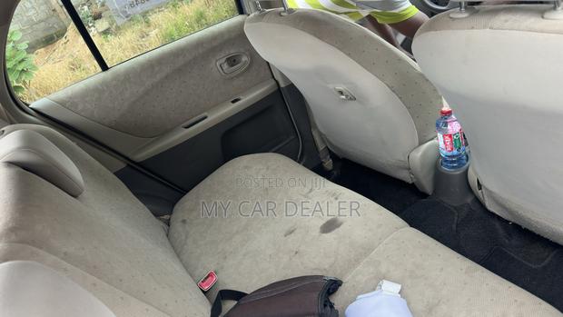 Toyota Yaris Base Hatchback 5dr 2010 Silver