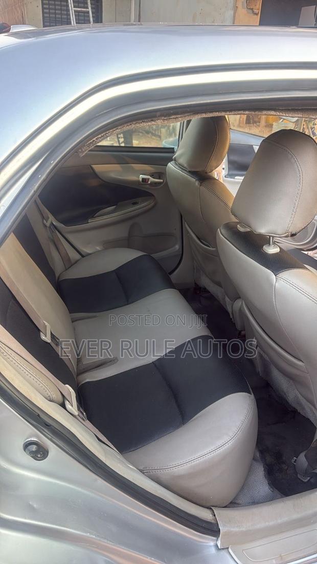 Toyota Corolla 2010 Silver