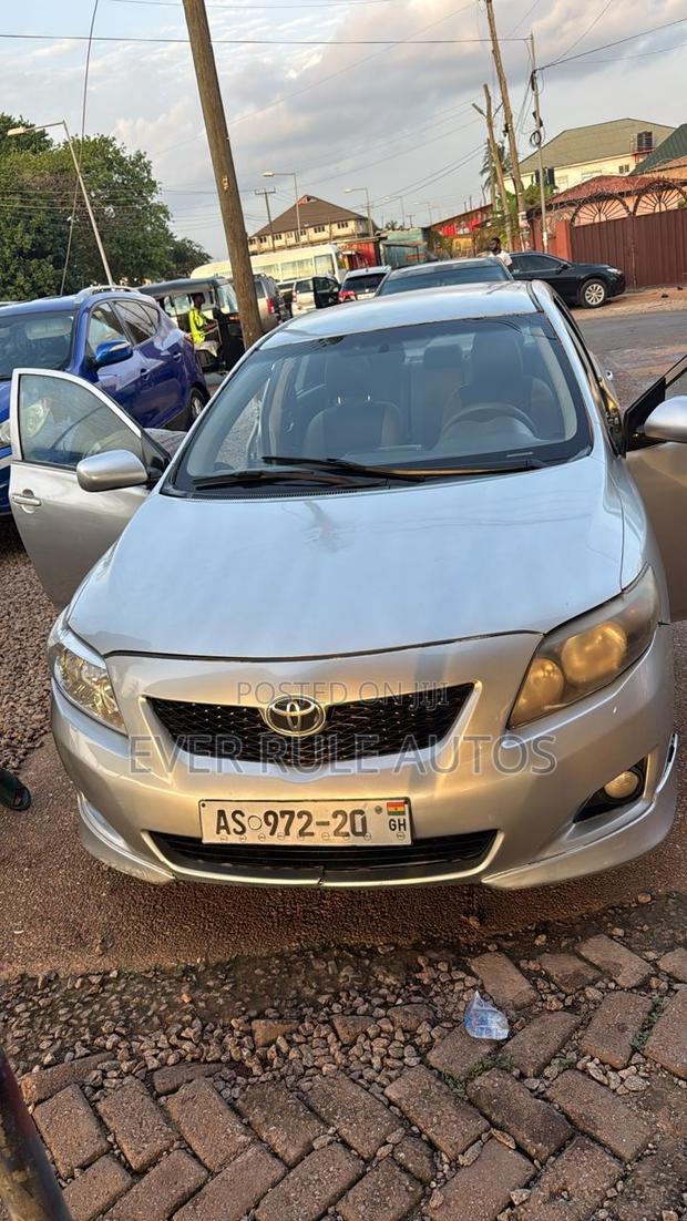 Toyota Corolla 2010 Silver