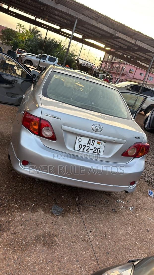Toyota Corolla 2010 Silver