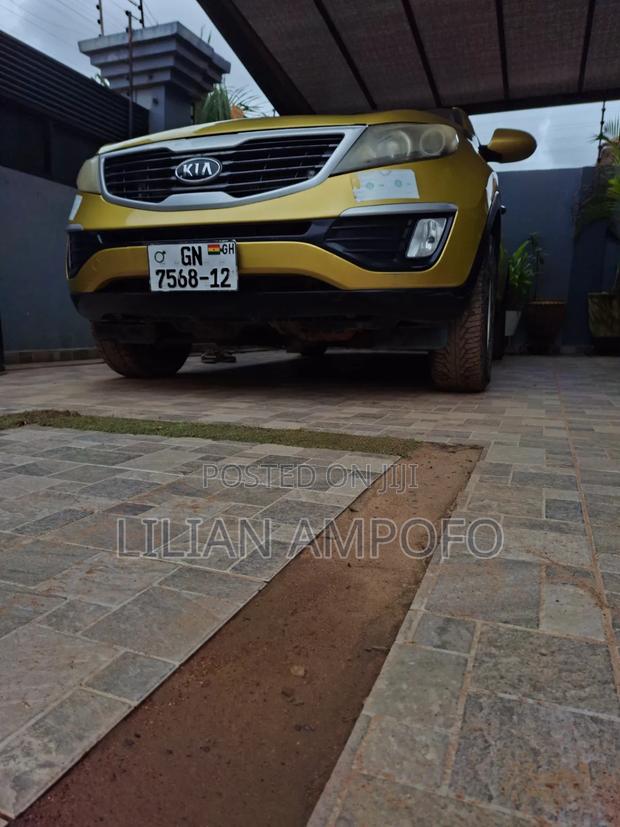 Kia Sportage LX 4dr SUV AWD (2.4L 4cyl 6A) 2012 Yellow