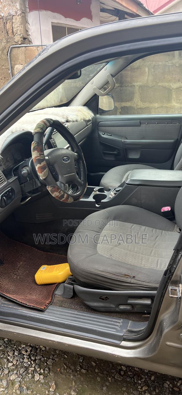 Mercury Mountaineer 2002 Beige