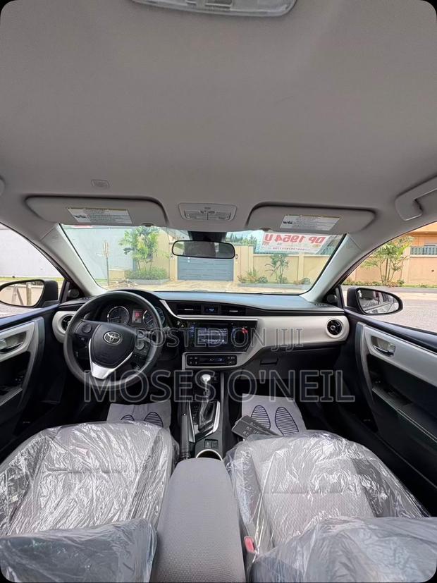 Toyota Corolla LE (1.8L 4cyl 2A) 2018 Gray