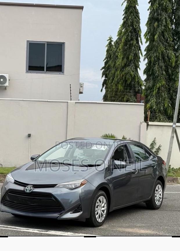 Toyota Corolla LE (1.8L 4cyl 2A) 2018 Gray