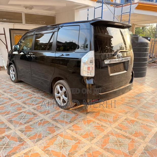 Toyota Voxy 2013 Black