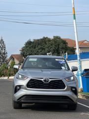 Toyota Highlander LE 2021 Silver for sale
