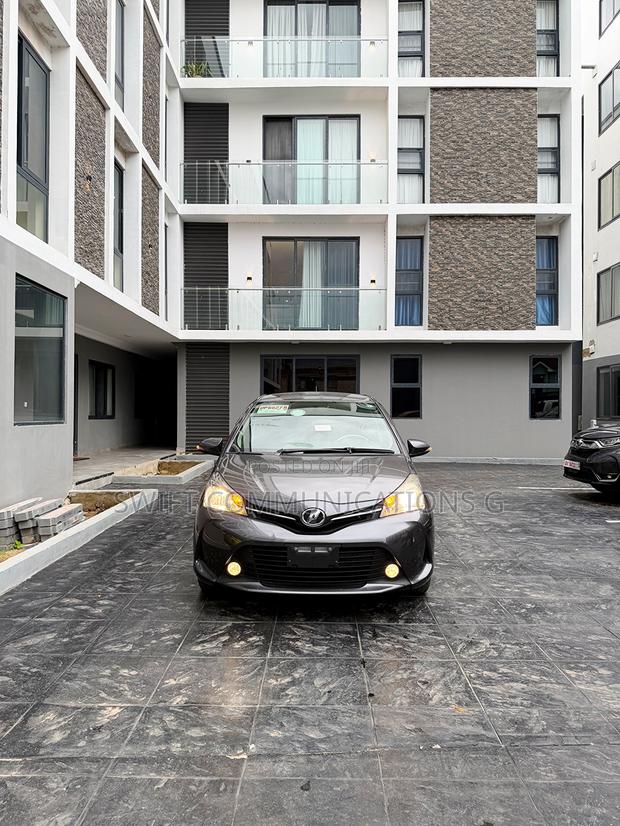 Toyota Vitz 1.5 FWD 5dr 2015 Gray
