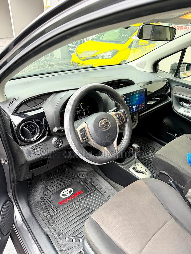 Toyota Vitz 1.5 FWD 5dr 2015 Gray