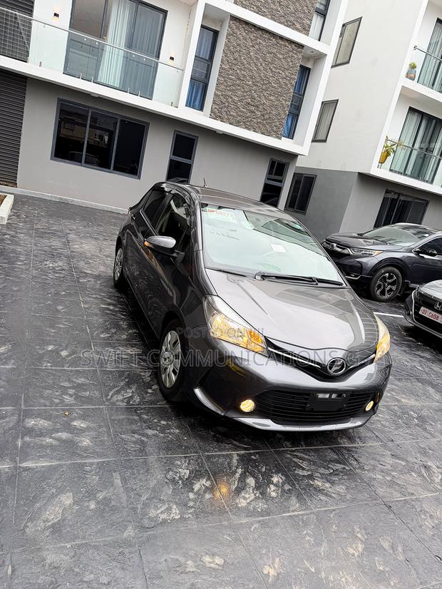 Toyota Vitz 1.5 FWD 5dr 2015 Gray
