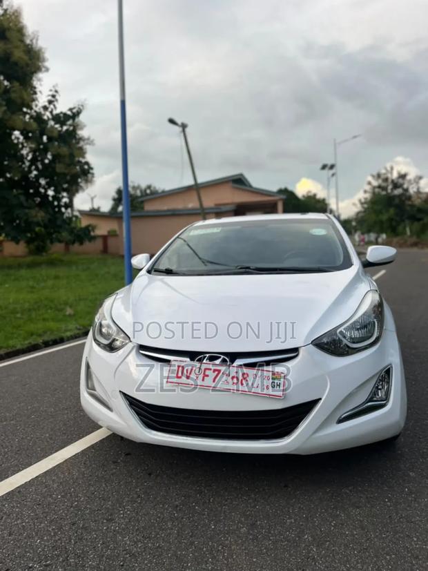 Hyundai Elantra SE Sedan FWD (1.8L 4cyl 6M) 2016 White