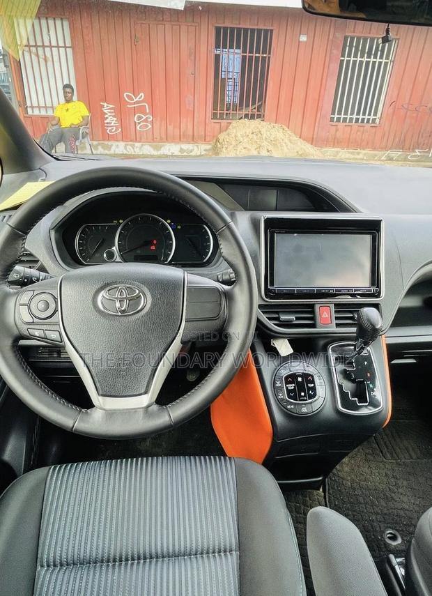 Toyota Voxy 2015 Black