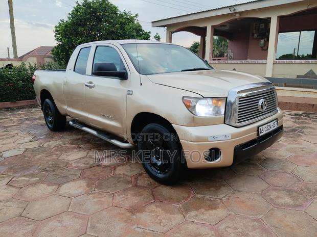 Toyota Tundra 2010 Gold