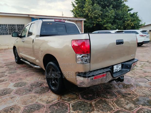 Toyota Tundra 2010 Gold