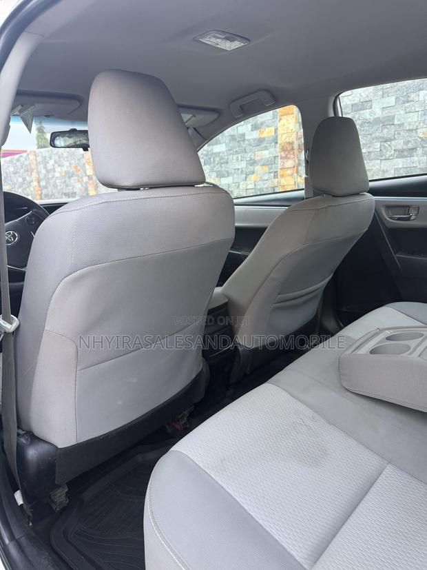 Toyota Corolla LE 4dr Sedan (1.8L 4cyl CVT) 2015 White