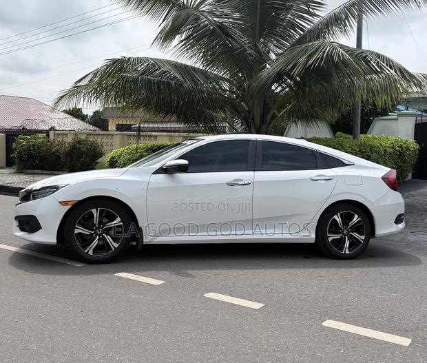 Honda Civic Touring Sedan 2018 White