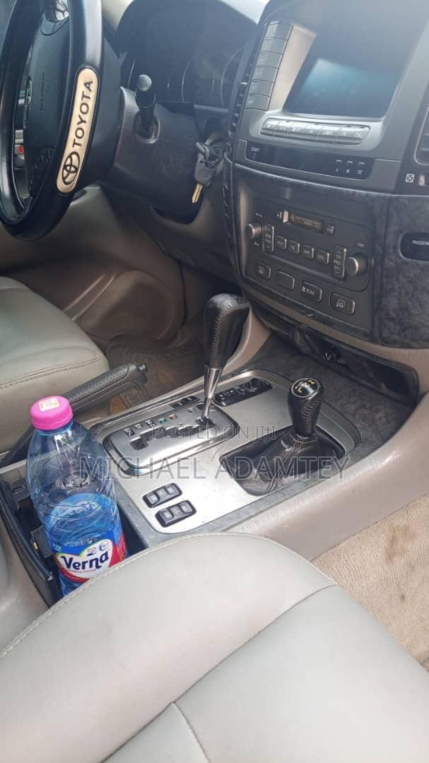 Toyota Land Cruiser 2000 White