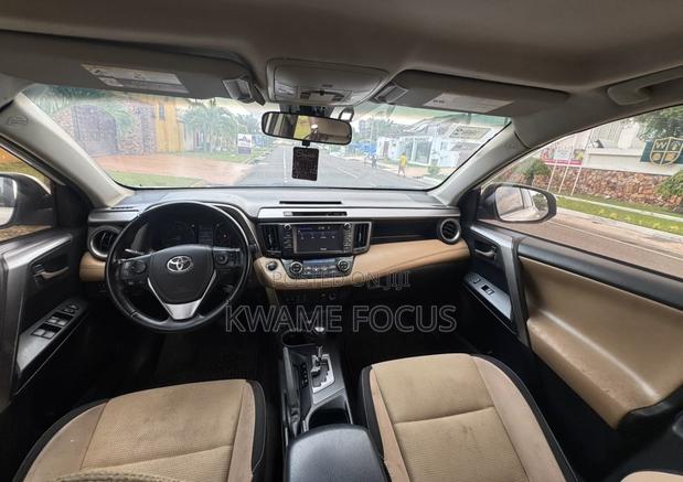 Toyota RAV4 XLE 4dr SUV (2.5L 4cyl 6A) 2018 White