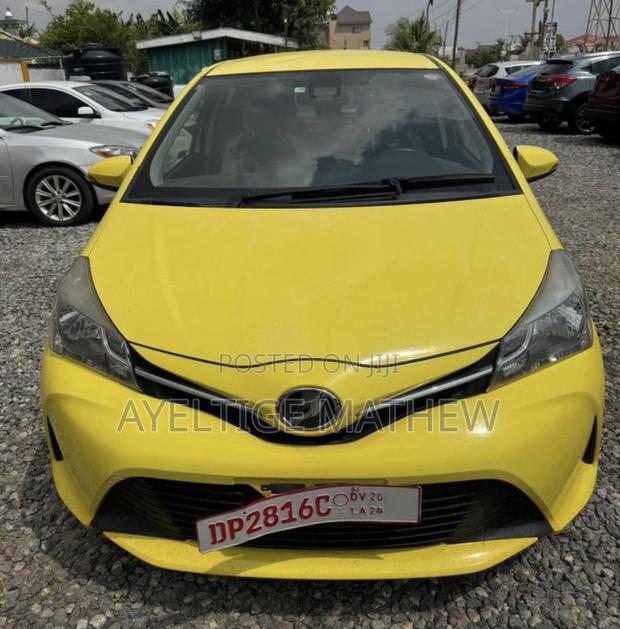 Toyota Vitz 2015 Yellow