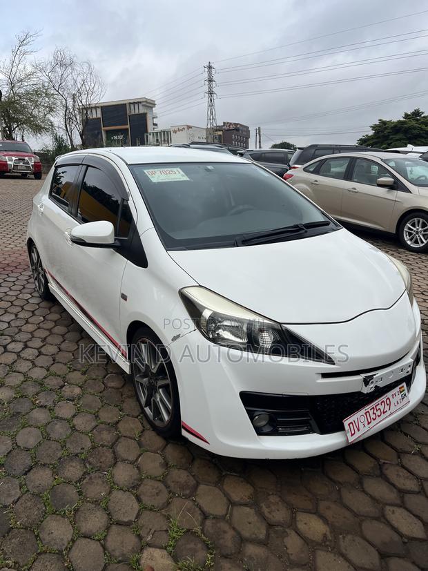 Toyota Vitz 1.3 AWD 5dr 2014 White