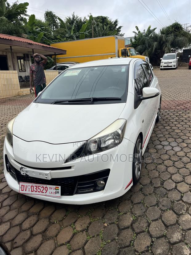 Toyota Vitz 1.3 AWD 5dr 2014 White