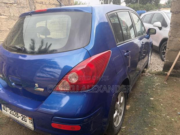 Nissan Versa 2010 Blue