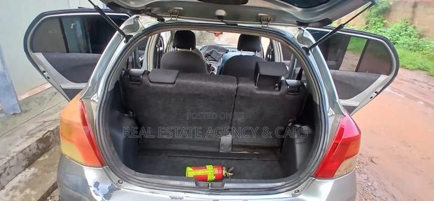 Toyota Vitz 2010 Silver