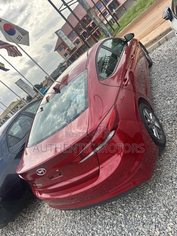 Hyundai Elantra ECO 2018 Red